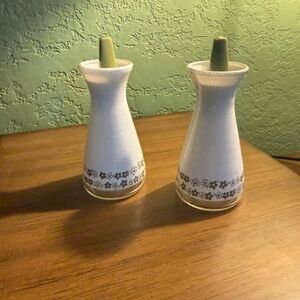 Vintage Pyrex salt and pepper set